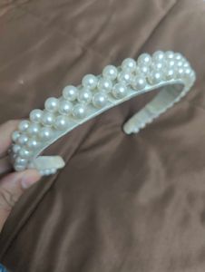 Elegant Pearl Embellished Headband