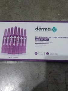 The Derma Co Vit C Intense Brightening Ampoule Kit