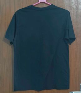 Black Tshirt: Live Free