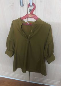 Olive Green Top 💚