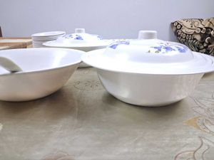 28 Pieces Dinner Set In Very Good Conditi