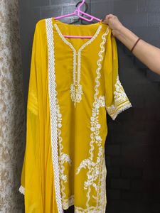 Mustard kurta set-heavy embroidery-only worn once