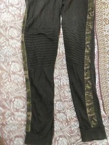 Trim Joggers / Tracks