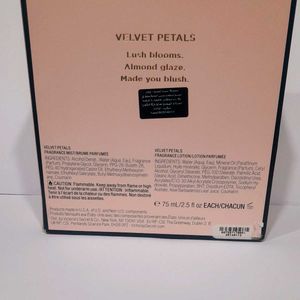 Victoria&#39;s Secret Velvet Petals Set