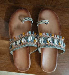 Slippers With Shell Design