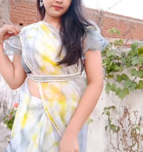 💥Price Dropped😍Saree With Designer Blouse Women