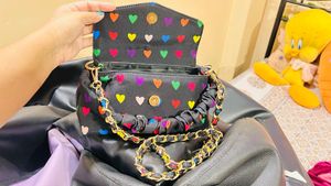 Cute heart sling bag 💚🖤🩶❤️🩷