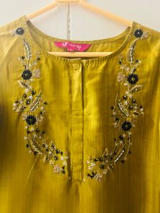 Kurti with thread embroidery
