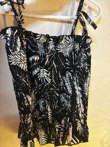 Leaf Print Sleeveless Crop Top