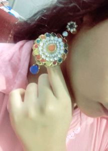 2 MULTICOLOURED EARINGS AND TIKA