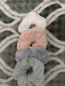 Scrunchies Pack Of 04