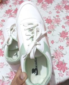 Women&#39;s White Stylish Casual Sneakers Shoes