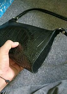 Black Sling Bag Direct Warehouse 👜 With Gifts🎉🎊