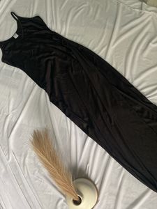 Side Slit 🤍 Bodycon Dress !