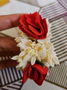Star Earrings And Rose Rubber Band