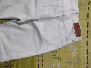 White Mid Waisted Straight Fit Jeans ❣️