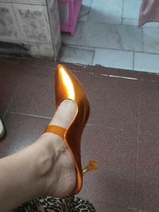JM Looks Gold Heels - Size 6