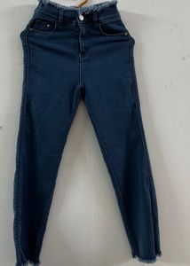 Frayed High-Waisted Jeans