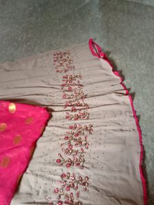 Goun With Duppata