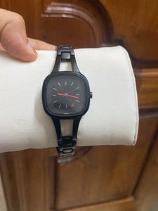 Fastrack Analog Black Dial Women