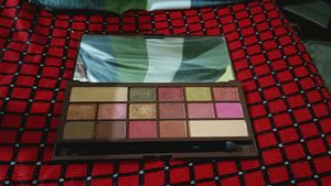 Makeup Revolution Eyeshadow Palette