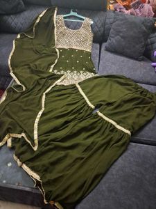 Elegant Olive Green Kurta Set L