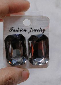 Oversized Glass Earing Studs.