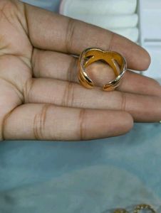 Criss Cross Gold Ring