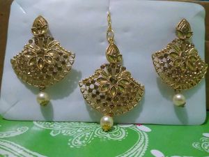 Earrings and Maang Tikka Set