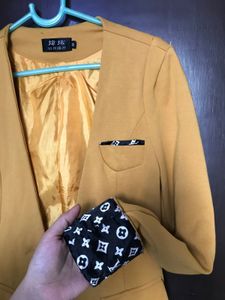 Stretchy Blazer Bust 34