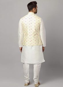 Uri and MacKenzie Men&#39;s Silk Blend Regular Kurta C