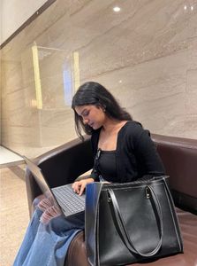 BLACK SHOULDER SOLID BAG