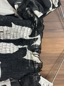 Ribbed Top With Balloon Sleevs
