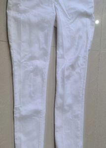 Classic White Skinny Jeans – Sleek &amp; Chic
