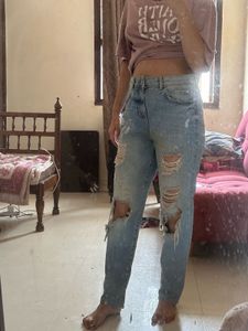 Ripped straight fit jeans