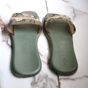 Sale 🌸 Floral Slippers + Freebie 🎁