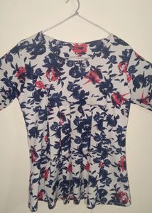 Women&#39;s Beautiful Multi Colour Top🤍