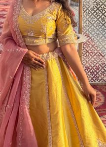 DESIGNER BRIDAL WEAR YELLOW LEHENGA