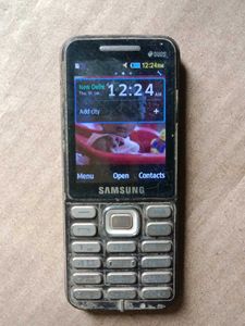 Samsung DUOS Feature Phone