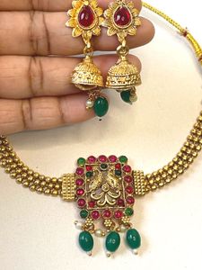Temple Choker Set