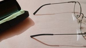 Grey Metal Round Glasses