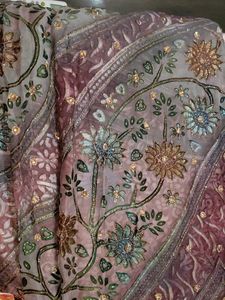 i am Selling very heavy saree never wear