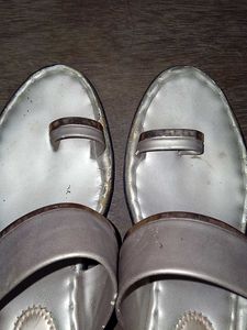 SANDAL