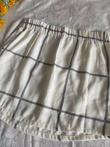 Whitish Mini skirt🤍