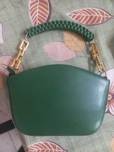 Beutiful GREEN SLING BAG 🍃🌺