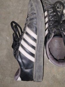 Black Sneakers, Sparx