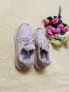 Very lightweight, sport shoes