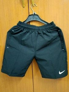 BLACK SPORTS SHORTS WITH POCKETS