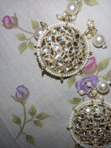Earing And Tika