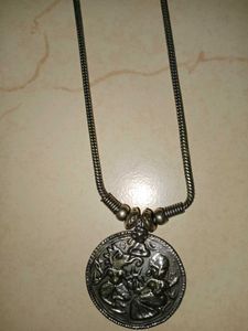 Vintage Silver Tone Pendant Necklace